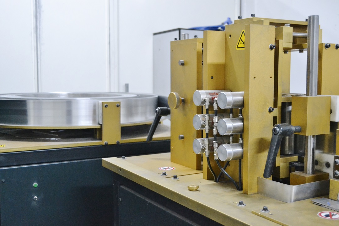 Máquina Accu-Bend Moldeado de letras corpóreas